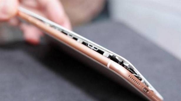 ضربة دموية لـ"آيفون" بعد انفجار بطارية