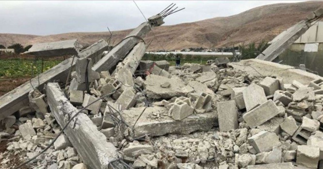 هدم منزل وحظائر في الجفتلك