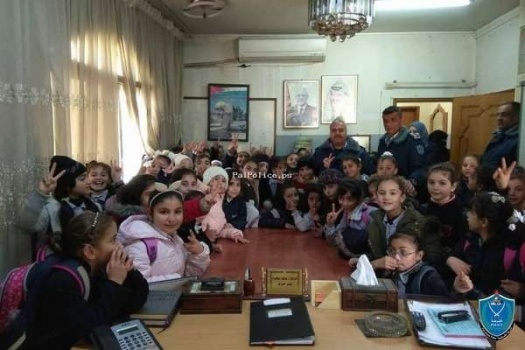 وفد طلابي يزور الشرطة في بلدة قباطية جنوب جنين