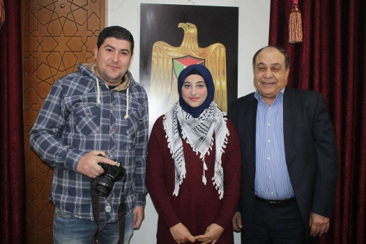 بالصور...محافظ جنين يكرم الأسيرة المحررة أمل قبها