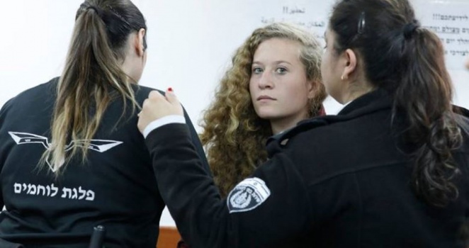 الاحتلال يرفض محاكمة عهد التميمي علنيًّا