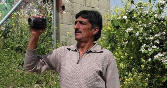 مستوطنون يحاولون دهس الناشط أبو شمسية بالخليل