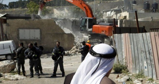 الاحتلال يسلم 3 أوامر هدم في قلنديا