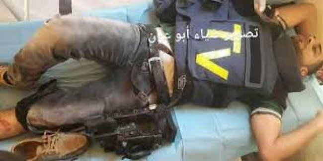 غزة: إصابة المصور الصحفي أبو دحروج برصاص قناصة الاحتلال خلال تغطيته مليونية العودة