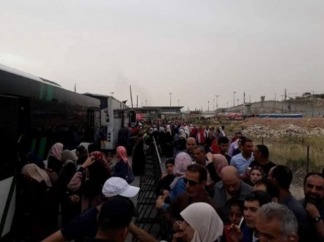 حواجز الاحتلال في القدس تشهد ازدحامات بالمصلين المتوجهين إلى الأقصى