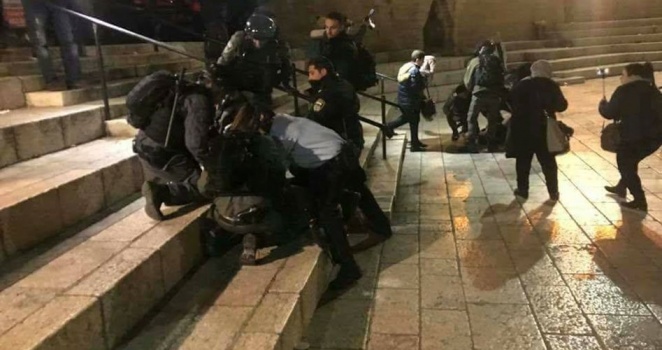 اندلاع مواجهات مع الاحتلال في مناطق عدة بالقدس