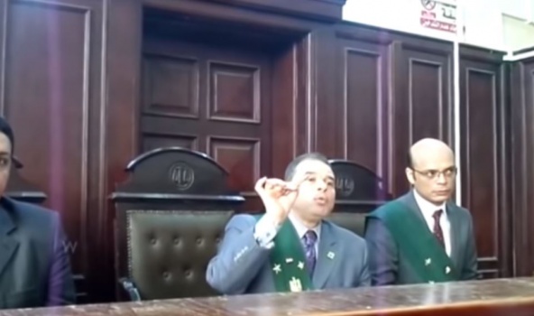 بالفيديو| ماذا قال قاضٍ مصري لامرأة قتلت زوجها بمساعدة عشيقها؟