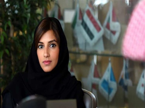 فيديو..ابنة الوليد بن طلال أول امرأة تقود سيارة في السعودية