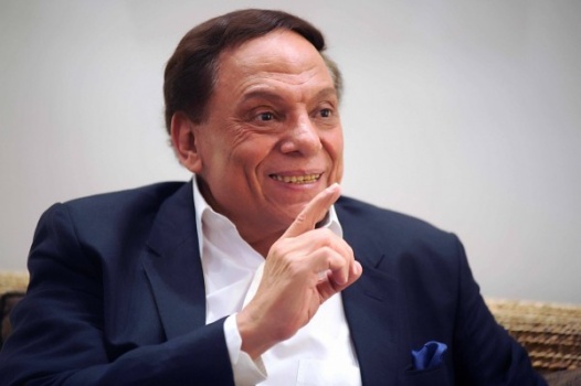 إسرائيل تستعين بعادل إمام للهجوم على حركة حماس