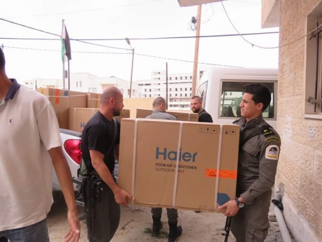 بالصور.."وقائي جنين" يسلم أجهزة تكييف لـ"المحطة الجراحية الأردنية "