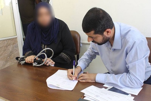 قيادي فلسطيني يتبرع براتبه التقاعدي لجرحى غزة