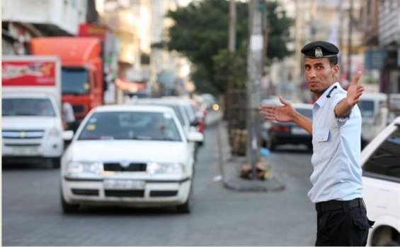 بتعليمات من اللواء حازم عطا الله...الشرطة تباشر بملاحقة المركبات الخصوصية التي تنقل الركاب