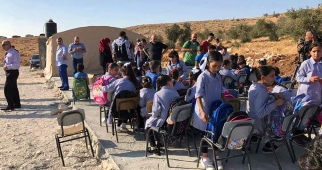 "إسرائيل" تشرع بإزالة مدرسة فلسطينية جنوب الخليل
