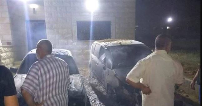 صور- مستوطنون يحرقون سيارتين جنوب نابلس