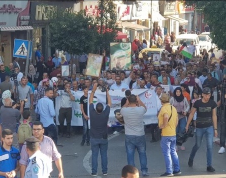 فيديو- ذوو الشهداء يطالبون باسترداد جثامين أبنائهم