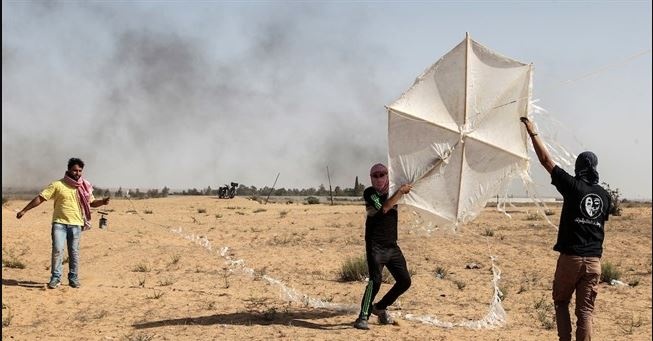نجاة مجموعة من مطلقي الطائرات الورقية من صاروخ شرق رفح