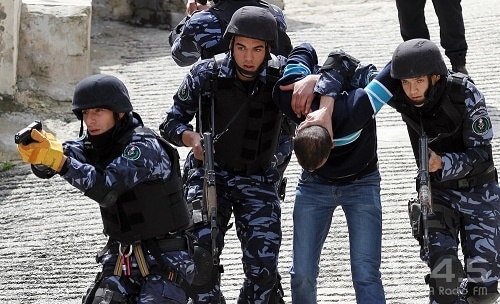 الشرطة تقبض على شخص بتهمة القتل في الخليل .