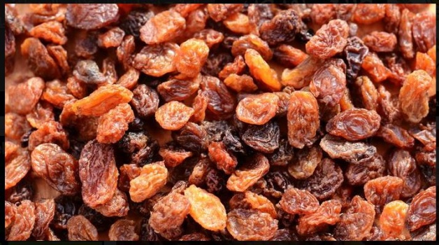 خبراء الصحة ينصحون بتناول الزبيب يومياً والسبب..؟