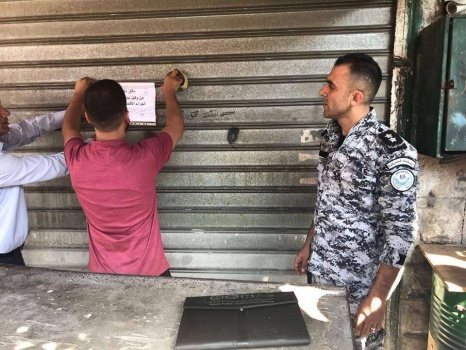 "الصحة" تغلق مصنع كعك ومخبزا وملحمة في الخليل