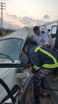 اصابتان بحادث تصادم مركبتين شمال جنين