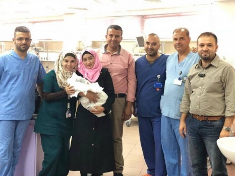 الأولى من نوعها في فلسطين...نجاح عملية جراحة قلبية لرضيع في مشفى المقاصد