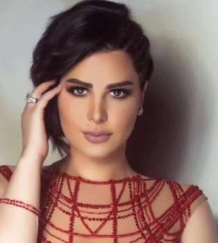 شمس تُهين عامل حديقة منزلها المصري.. والجمهور: "لا حشمة ولا أخلاق"