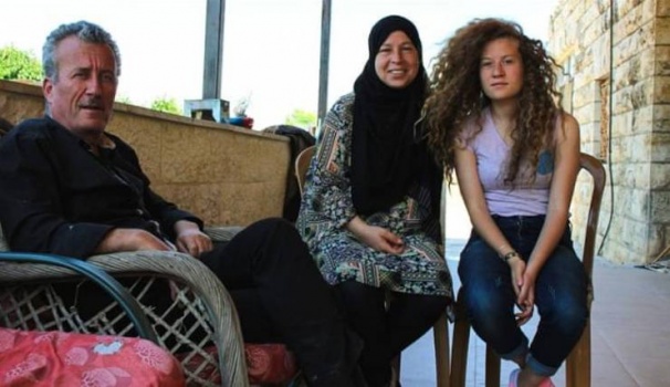 الاحتلال يمنع عهد التميمي وعائلتها من السفر