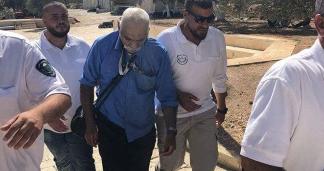 حُراس الأقصى يقبضون على مستوطن متخفٍّ على أسطح المُصلى المرواني