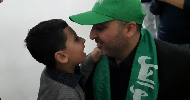 أمضى 4 سنوات...الاحتلال يفرج عن أحد محرري "وفاء الأحرار" من بلدة يعبد