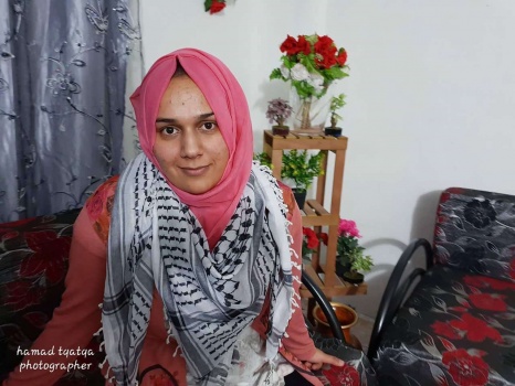 بالصور...الاحتلال يفرج عن أسيرة من بيت لحم