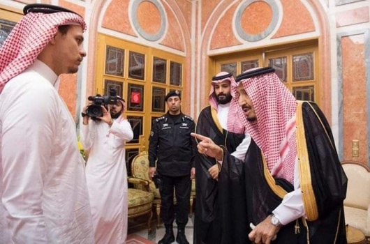 عاهل السعودية ونجله يستقبلان سهل وصلاح خاشقجي