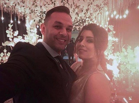 رد صادم من أيتن عامر على معجب طلب منها أن تتطلق من زوجها ليتزوجها