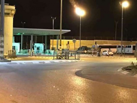 الاحتلال يغلق حاجز قلنديا