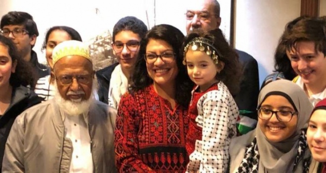 النائب الفلسطينية"طليب" تتوعد بعزل ترمب