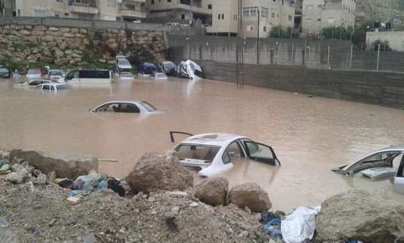 صور..فيضانات واغلاق شوارع بسبب الامطار
