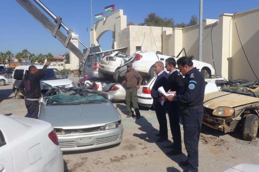 الشرطة تتلف ( 270 ) مركبة ودراجة غير قانونية في جنين