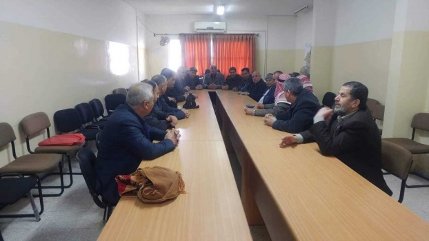 مديرية الحكم المحلي والغرفة التجارية في جنين تبحثان سبل التعاون المشترك