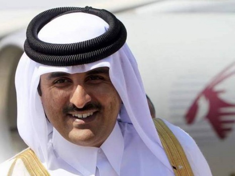 قبل إلقاء كلمته.. أمير قطر يغادر القمة متجها للمطار
