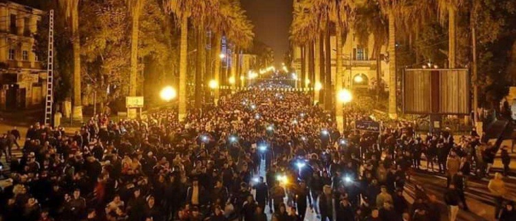 الجيش يخرج عن صمته.. مظاهرات طلابية حاشدة بالجزائر