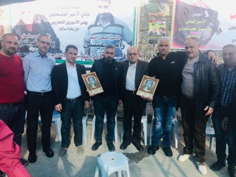 خلال زيارته لأسرى محررين ...أبو بكر: إدارة السجون تنتقم من الأسرى بأوامر حكومة الاحتلال