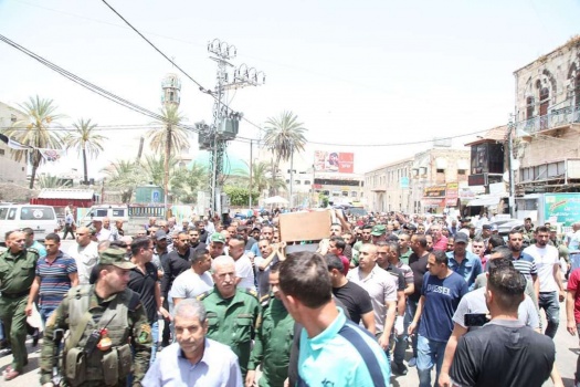 بموكب عسكري مهيب…جماهير غفيرة تشيّع جثمان المساعد أول عمران العلي في جنين