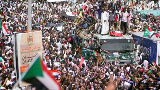 7 قتلى ومئات الجرحى بمسيرات السودان