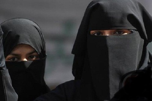 تونس تحظر النقاب في الأماكن العامة