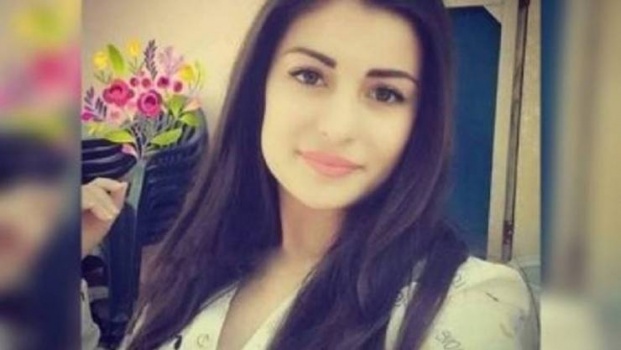 شابة سورية ضحية سماعات الأذن .. ماذا حدث معها؟
