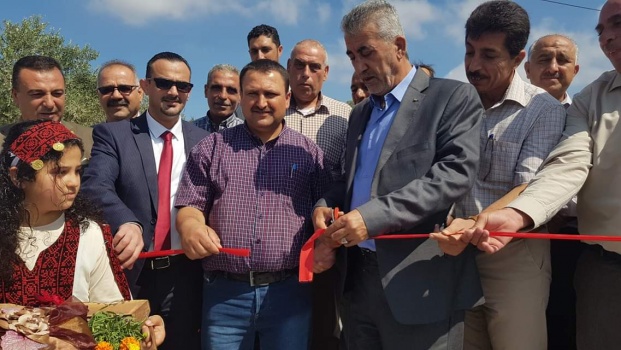 وزير الحكم المحلي يتفقد مشاريع قيد الإنشاء ويفتتح أخرى في عدة قرى بمحافظة جنين