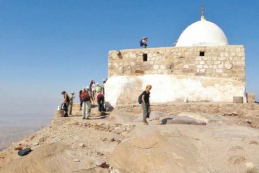 الأردن يعيد فتح مقام النبي هارون
