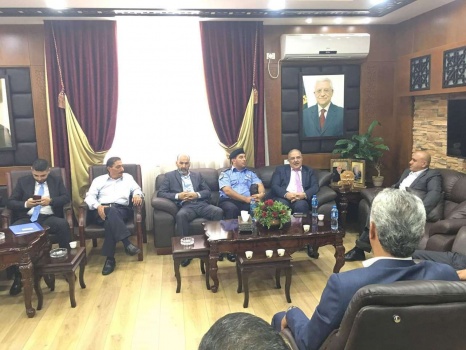 محافظ جنين يبحث مع وزير النقل والمواصلات توفير بيئة مرورية آمنة