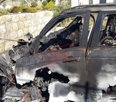 بالصور &hellip; مجهولون يحرقون سيارتين في بلدة بيت لقيا غرب رام الله