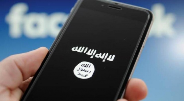 'فيسبوك' روّج لداعش بمئات الصفحات!