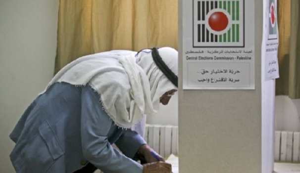 لجنة الانتخابات تجتمع لبحث عقد الانتخابات العامة